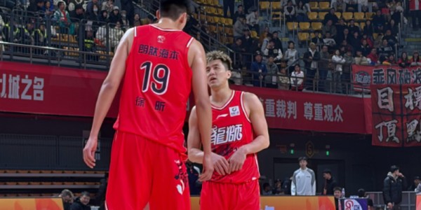 开云体育app-郭艾伦回归最大受益者！10中9砍24分14板，球迷：离开杜锋是对的