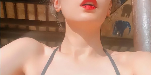 开云体育app下载安卓-梧桐妹三亚比基尼照，19岁美到封神，形似母亲贾静雯！